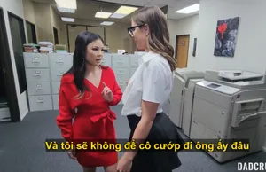Người vợ hơi béo khát nước nên đã để tôi đưa vào trước khi cởi quần áo.