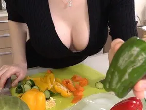 Thanh niên nghiện sex bị bạn thân của vợ yêu phát hiện được