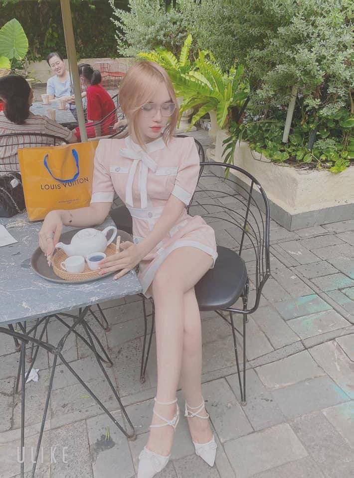 Nữ sinh nứng lồn sang tận nhà gạ thầy giáo địt nhau