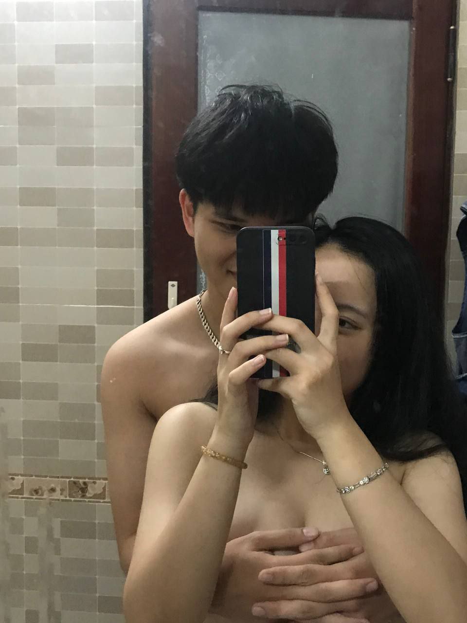 Em gái nóng bỏng hoàn hảo bị một gã lạ mặt quan hệ qua đường hậu môn (phơi bày trước công chúng)