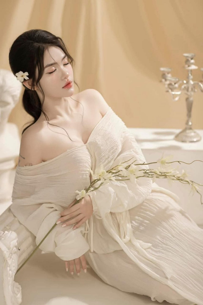 Chuốc thuốc mê rồi nện em nhân viên bán thời gian vú bự